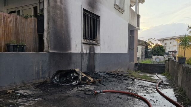 Saint-Denis : un feu de déchets menace un appartement au Chaudron, aucun blessé